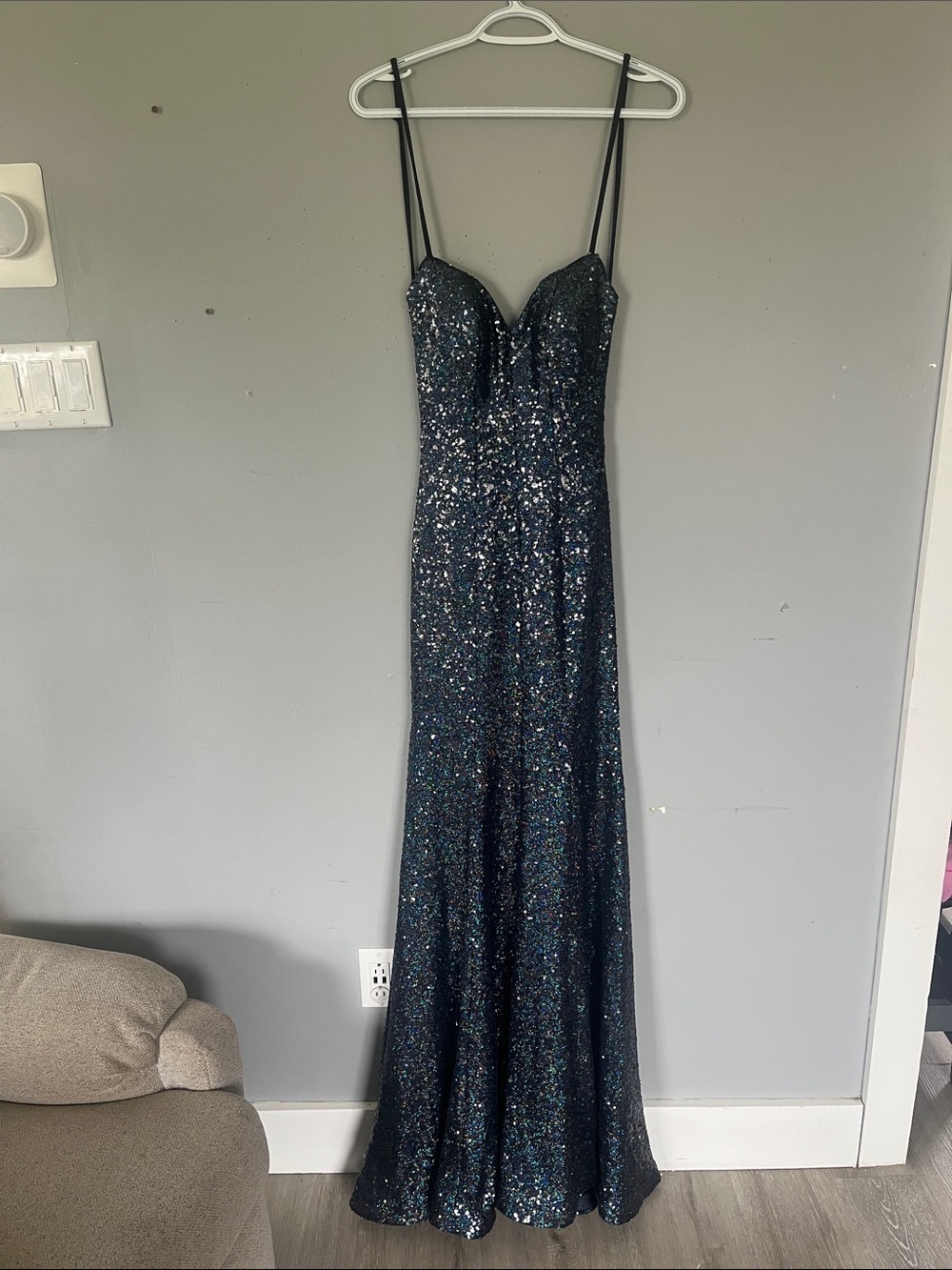 Woman’s La Femme Dark Blue Sequin Evening/ Prom Dress 00